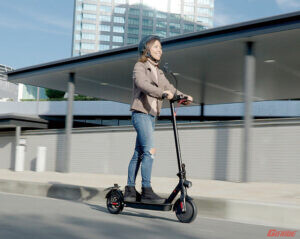 公道走行可能な電動キックボードとな！