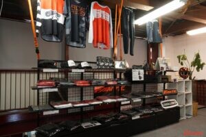 好評連載中『Fantastic FANTIC』第4話新ファクトリーがオープンしました！